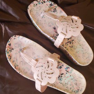LIGHT PINK COMFORTABLE SANDALS FLORAL DESIGN 9.00